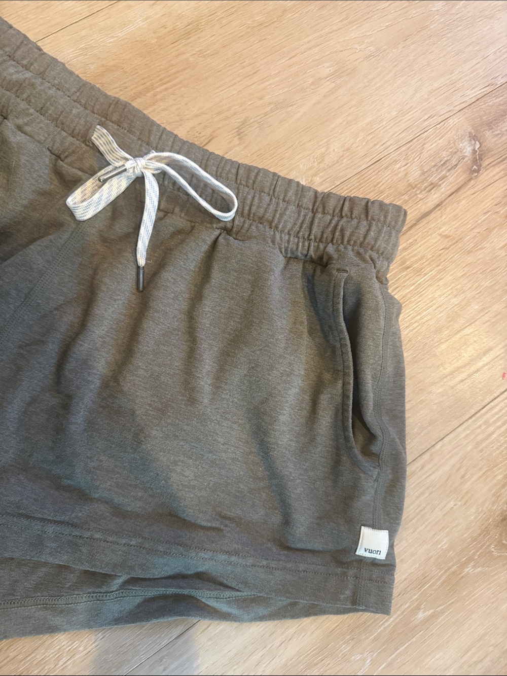 Vuori women’s shorts - Picture 2 of 4